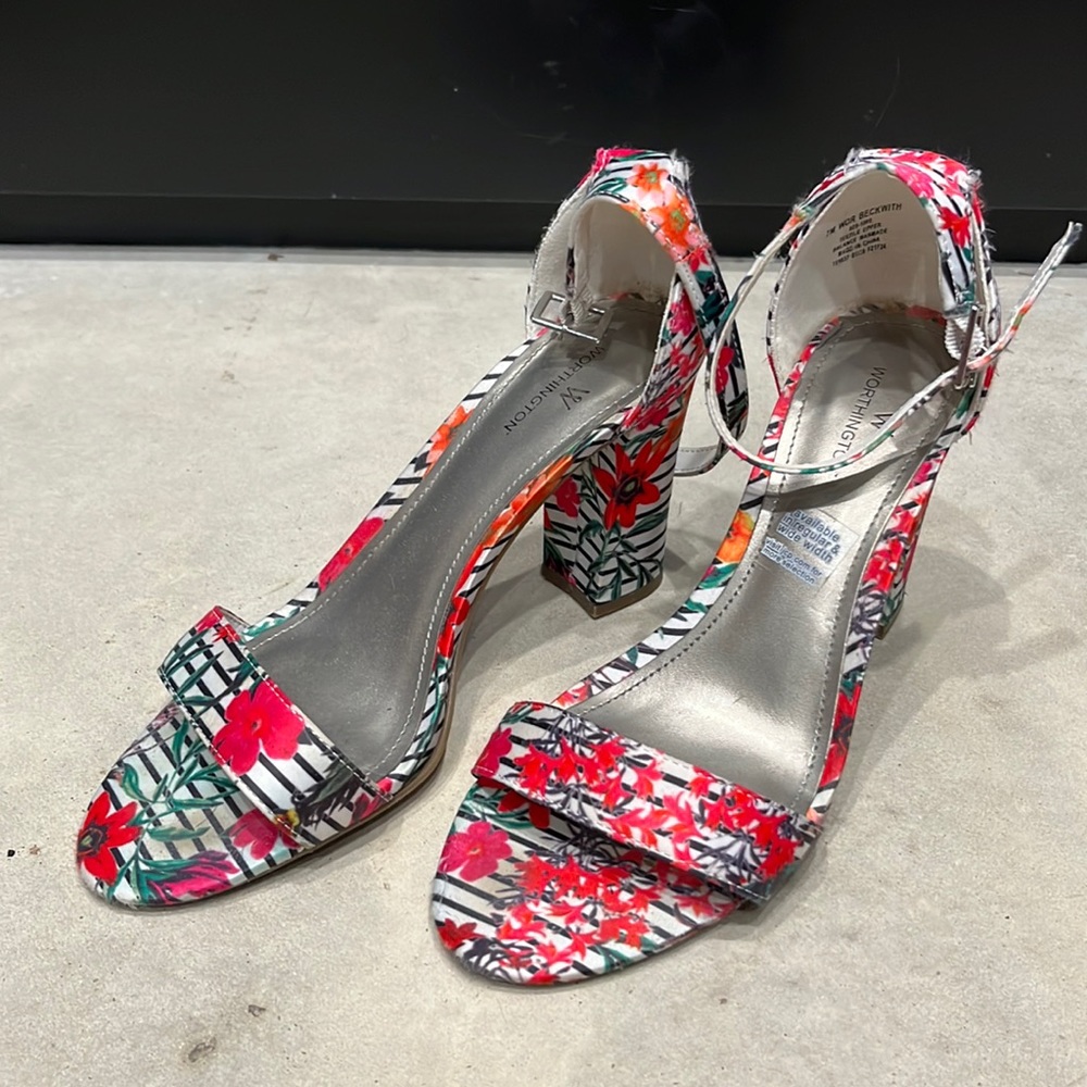 Size 7 Striped Floral Heels 🌸